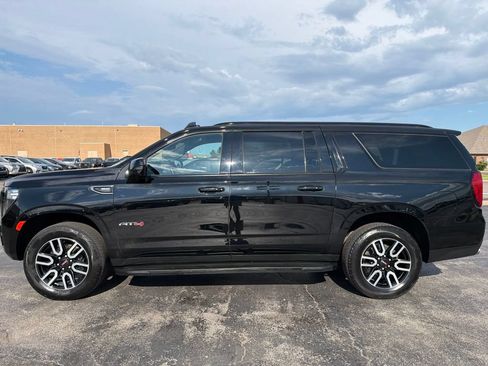 Used 2024 GMC Yukon XL AT4 w/ Technology Package AWD/4WD image 3