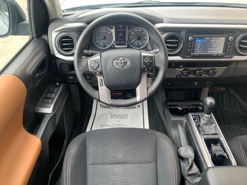 Used 2017 Toyota Tacoma SR5 w/ Tow Package RWD image 21