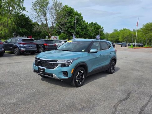 Certified 2025 Kia Seltos EX w/ EX Sunroof Package AWD/4WD image 4