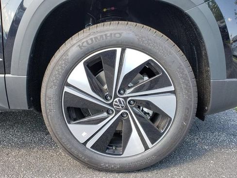 New 2026 Volkswagen Taos SE AWD/4WD image 12