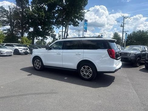 Used 2025 Ford Expedition Active AWD/4WD image 7