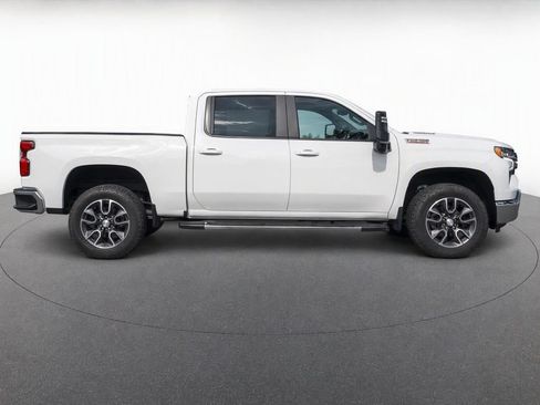 Used 2022 Chevrolet Silverado 1500 LT AWD/4WD image 8