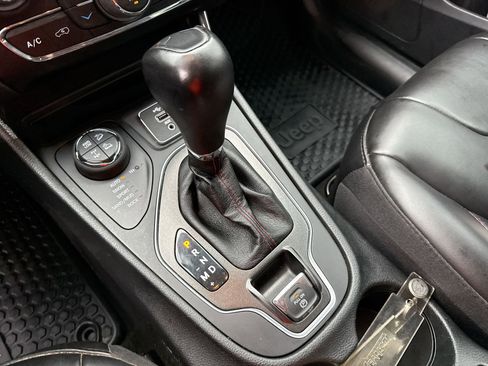 Used 2022 Jeep Cherokee Trailhawk image 23