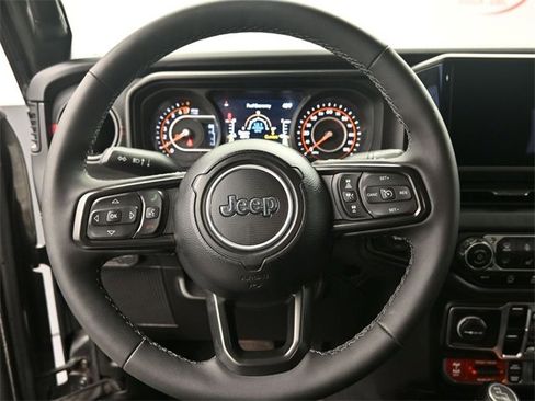 Used 2025 Jeep Gladiator Rubicon w/ Convenience Group image 13