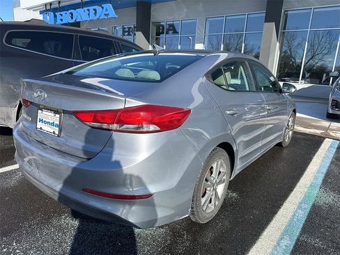 Used 2017 Hyundai Elantra SE image 4