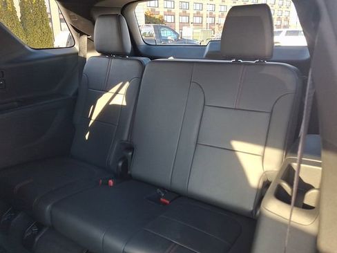 Used 2022 Chevrolet Traverse RS image 11