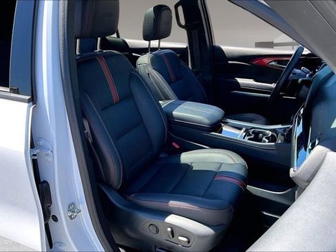 Used 2024 Chevrolet Traverse RS w/ LPO, Floor Liner Package AWD/4WD image 27
