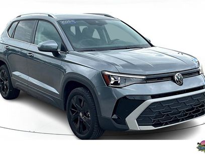 Certified 2025 Volkswagen Taos SE w/ Black Wheel Package