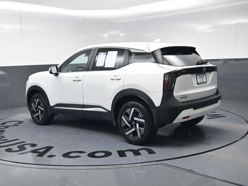 Used 2025 Nissan Kicks SV w/ Charging Package image 7