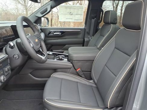 New 2026 Chevrolet Suburban Premier w/ Sun And Tow Package AWD/4WD image 8