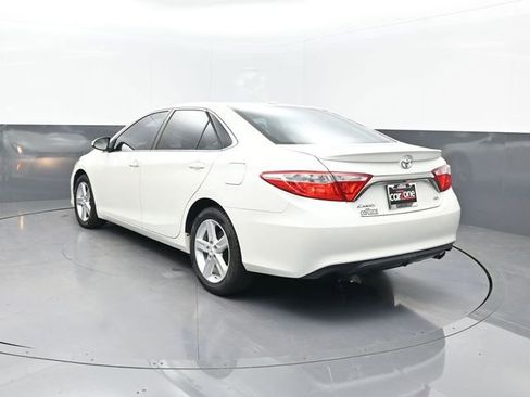 Used 2015 Toyota Camry SE FWD image 3