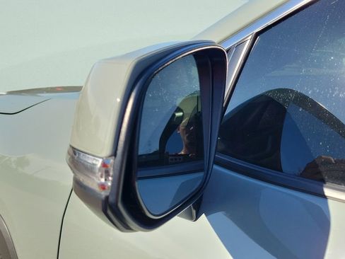 Used 2023 Toyota RAV4 XLE Premium image 4