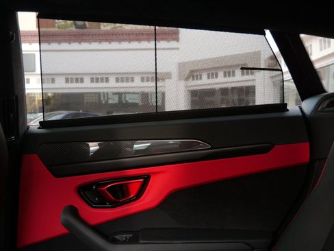 Used 2023 Lamborghini Urus S image 13