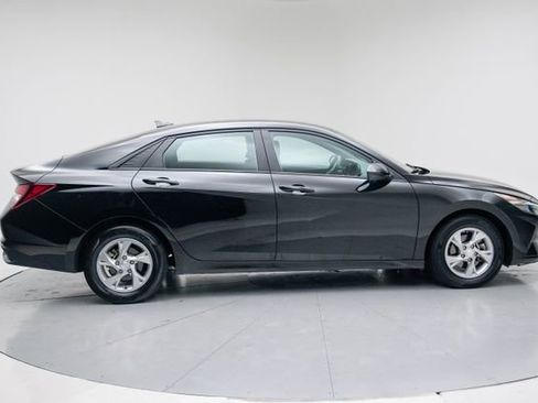 Used 2023 Hyundai Elantra SE image 8