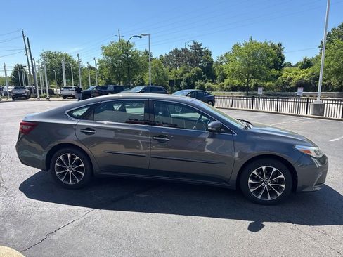 Used 2017 Toyota Avalon XLE Premium w/ All Weather Liner Package FWD image 6