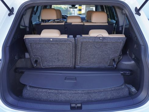 Used 2023 Volkswagen Tiguan SE image 9