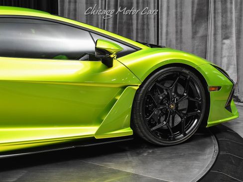 Used 2025 Lamborghini Revuelto AWD/4WD image 43