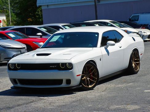 Used 2015 Dodge Challenger SRT Hellcat RWD image 5