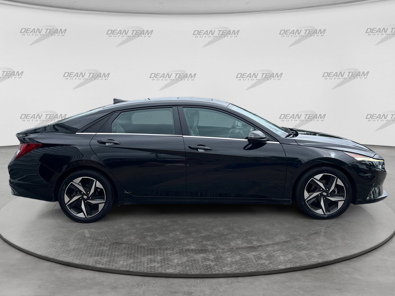 Used 2021 Hyundai Elantra Limited w/ Cargo Package FWD image 9