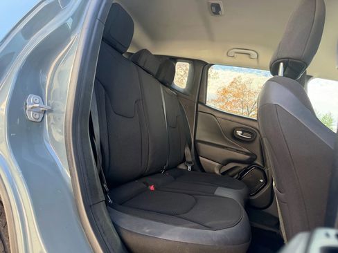Used 2018 Jeep Renegade Altitude image 13