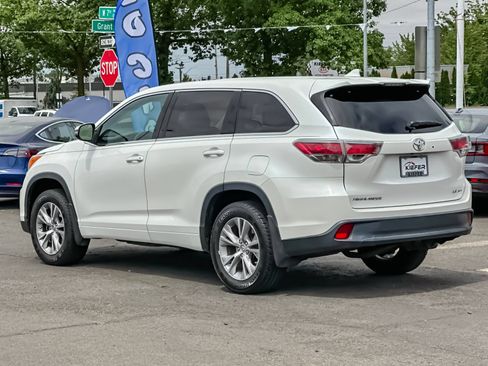 Used 2015 Toyota Highlander Plus AWD/4WD image 6