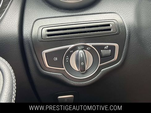 Used 2022 Mercedes-Benz GLC 300 4MATIC image 32