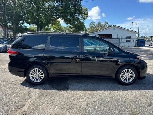 Used 2012 Toyota Sienna XLE FWD image 4