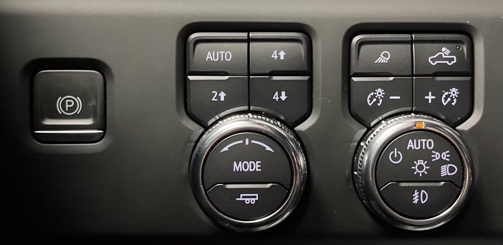 Used 2024 GMC Sierra 3500 Denali w/ Technology Package AWD/4WD image 30