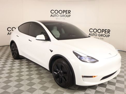 Used 2024 Tesla Model Y Long Range image 1