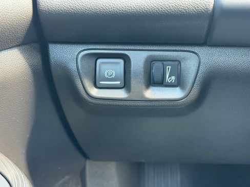 Used 2023 GMC Acadia SLT FWD image 12