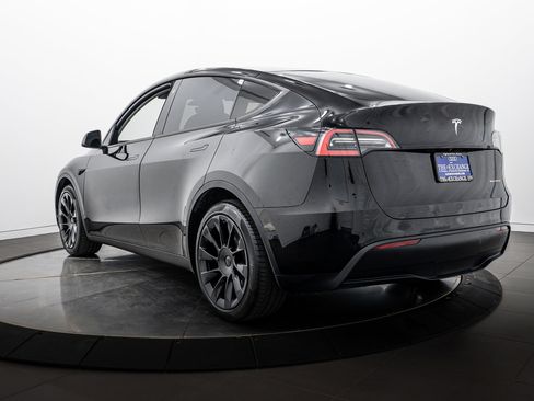 Used 2021 Tesla Model Y Long Range AWD/4WD image 5