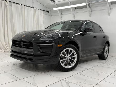 Certified 2023 Porsche Macan image 7