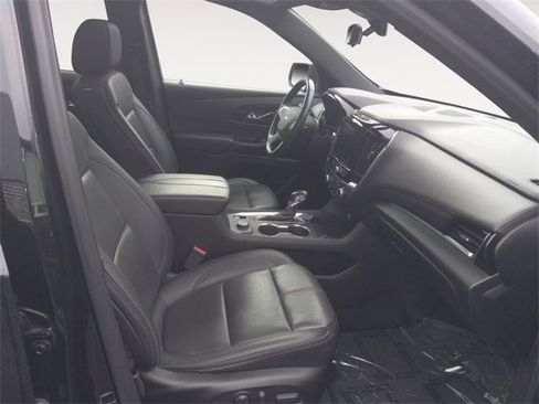 Used 2022 Chevrolet Traverse RS image 15