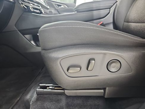 Used 2024 Chevrolet Traverse LT w/ Enhanced Driving Package AWD/4WD image 36