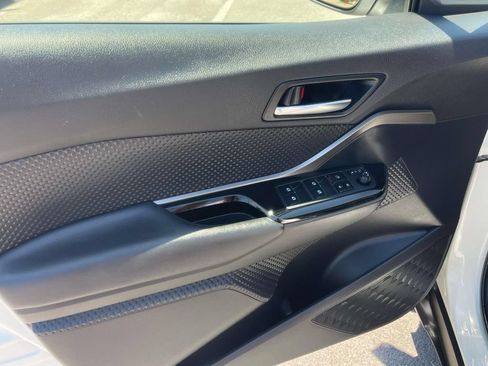 Used 2019 Toyota C-HR XLE FWD image 33
