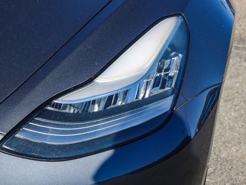 Used 2018 Tesla Model 3 Mid Range image 10