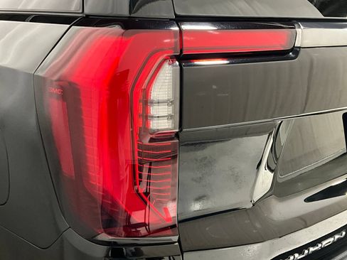 Used 2025 GMC Yukon AT4 w/ AT4 Premium Package AWD/4WD image 29