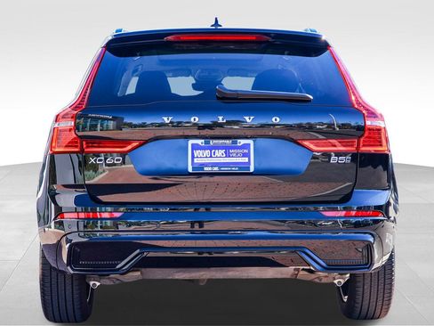 Used 2025 Volvo XC60 B5 Plus image 6