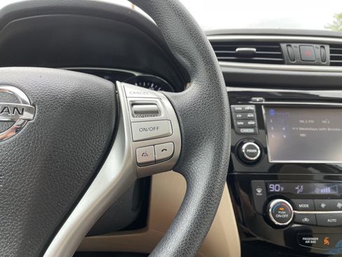 Used 2016 Nissan Rogue SV w/ SV Premium Package AWD/4WD image 14