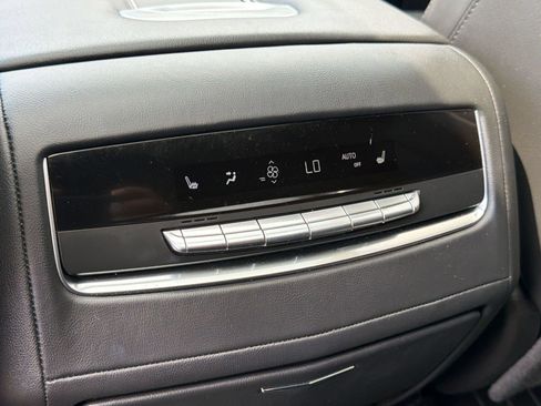 Used 2022 Cadillac Escalade ESV Premium Luxury RWD image 31