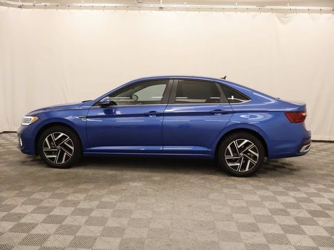 Used 2024 Volkswagen Jetta SEL FWD image 2
