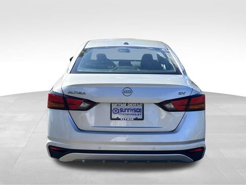 Used 2024 Nissan Altima 2.5 SV image 3