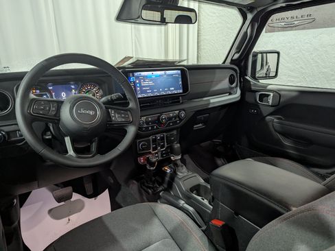Used 2026 Jeep Gladiator Rubicon AWD/4WD image 12