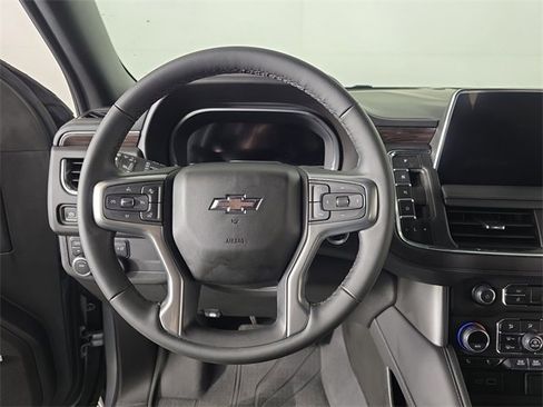 Used 2024 Chevrolet Suburban Z71 w/ Luxury Package image 11
