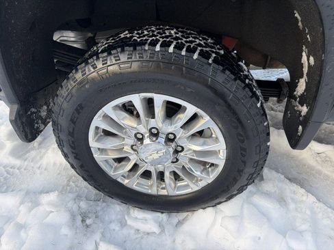 Used 2020 Chevrolet Silverado 2500 High Country w/ Technology Package image 16