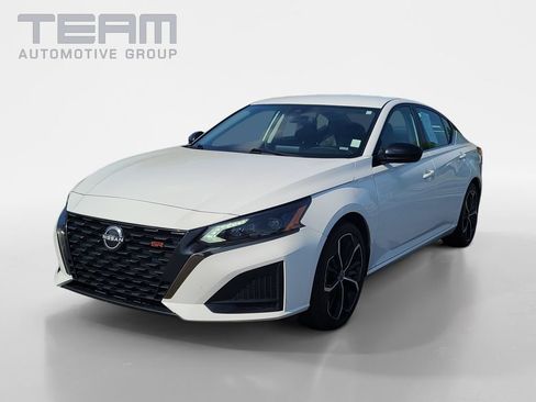 Used 2024 Nissan Altima 2.5 SR FWD image 3