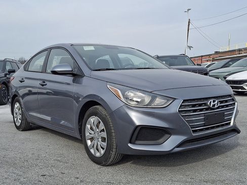 Used 2019 Hyundai Accent SE image 3
