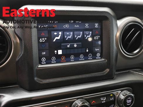 Used 2023 Jeep Wrangler Unlimited w/ Cold Weather Group AWD/4WD image 19