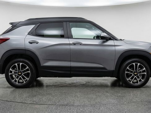 Used 2025 Chevrolet TrailBlazer LT FWD image 11