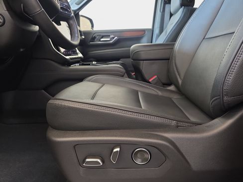 Used 2025 GMC Yukon Denali w/ Sun & Power Step Package AWD/4WD image 28